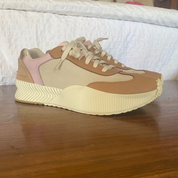 Sorel Women’s Ona Blvd Classic Waterproof Sneaker Size 40 Worn Once! - Picture 2 of 5